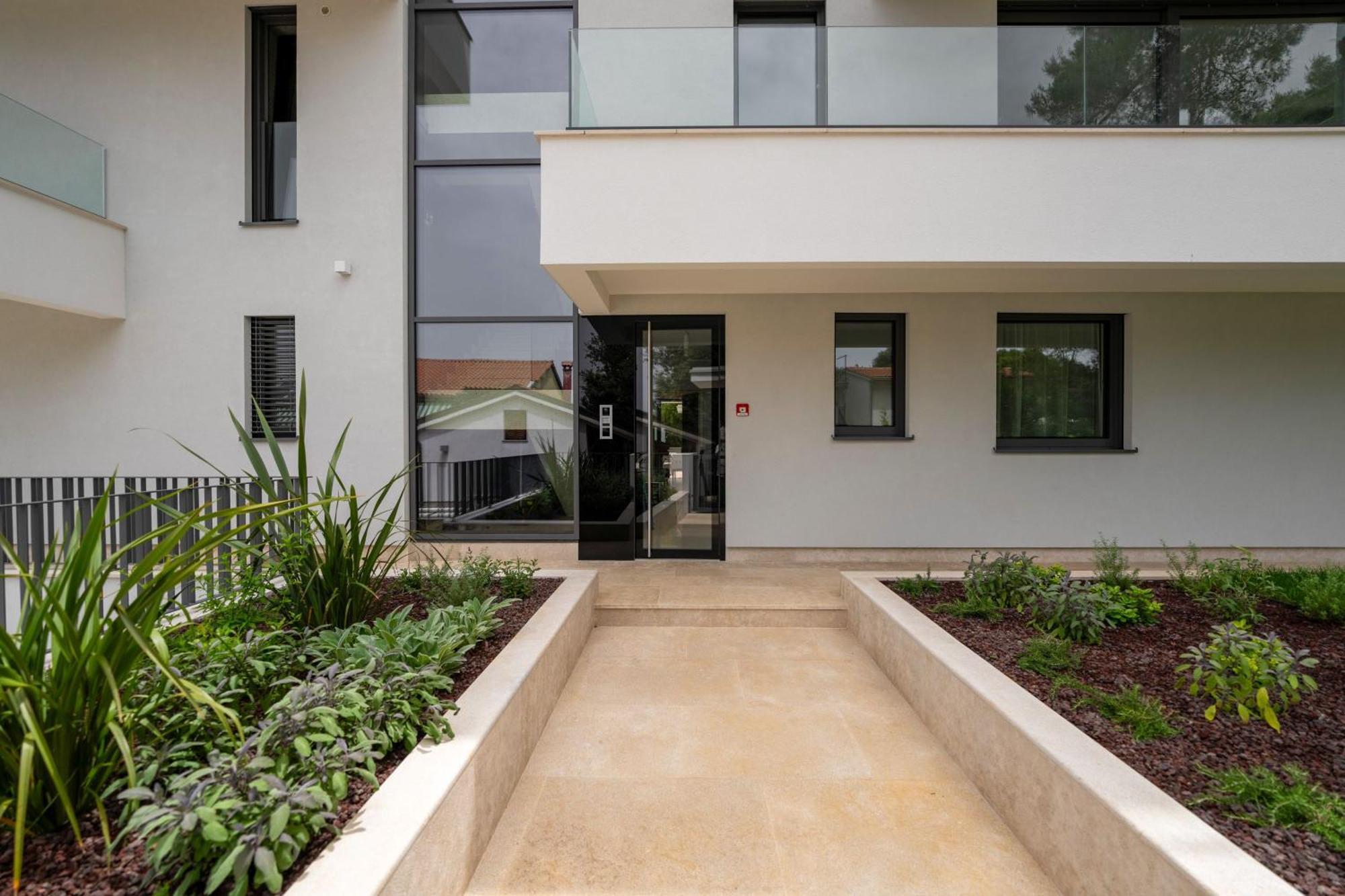 רוביני The Q Bliss - Your New 4-Star Hideaway With A Garage מראה חיצוני תמונה