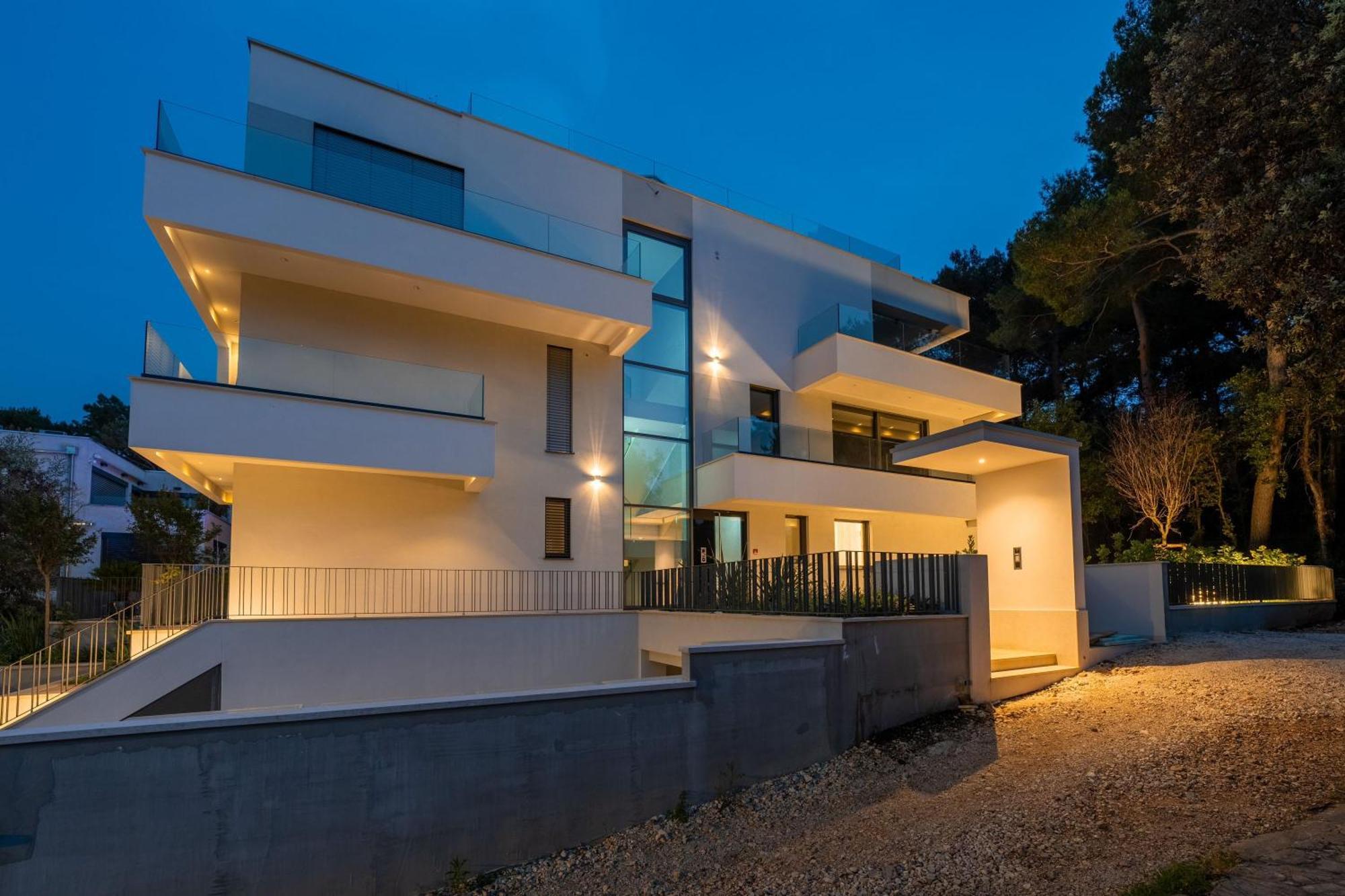 רוביני The Q Bliss - Your New 4-Star Hideaway With A Garage מראה חיצוני תמונה